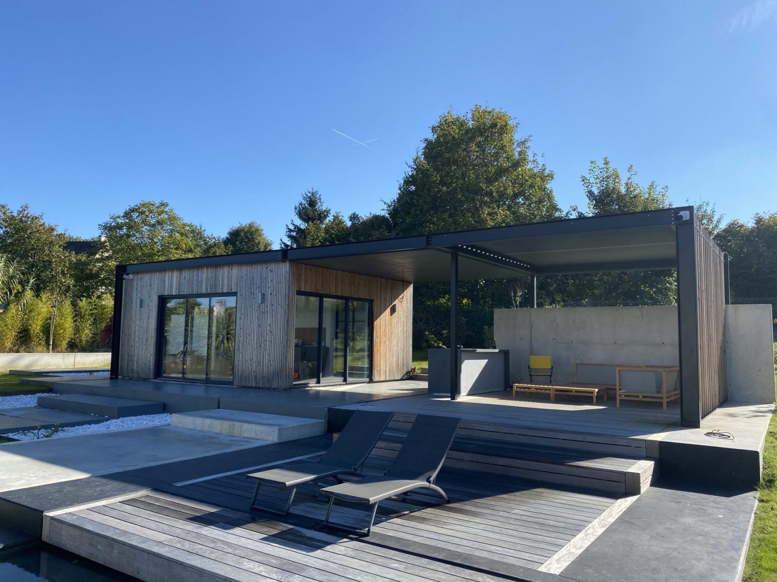 Création d’un pool house, une piscine et jardin – marne la Vallée 